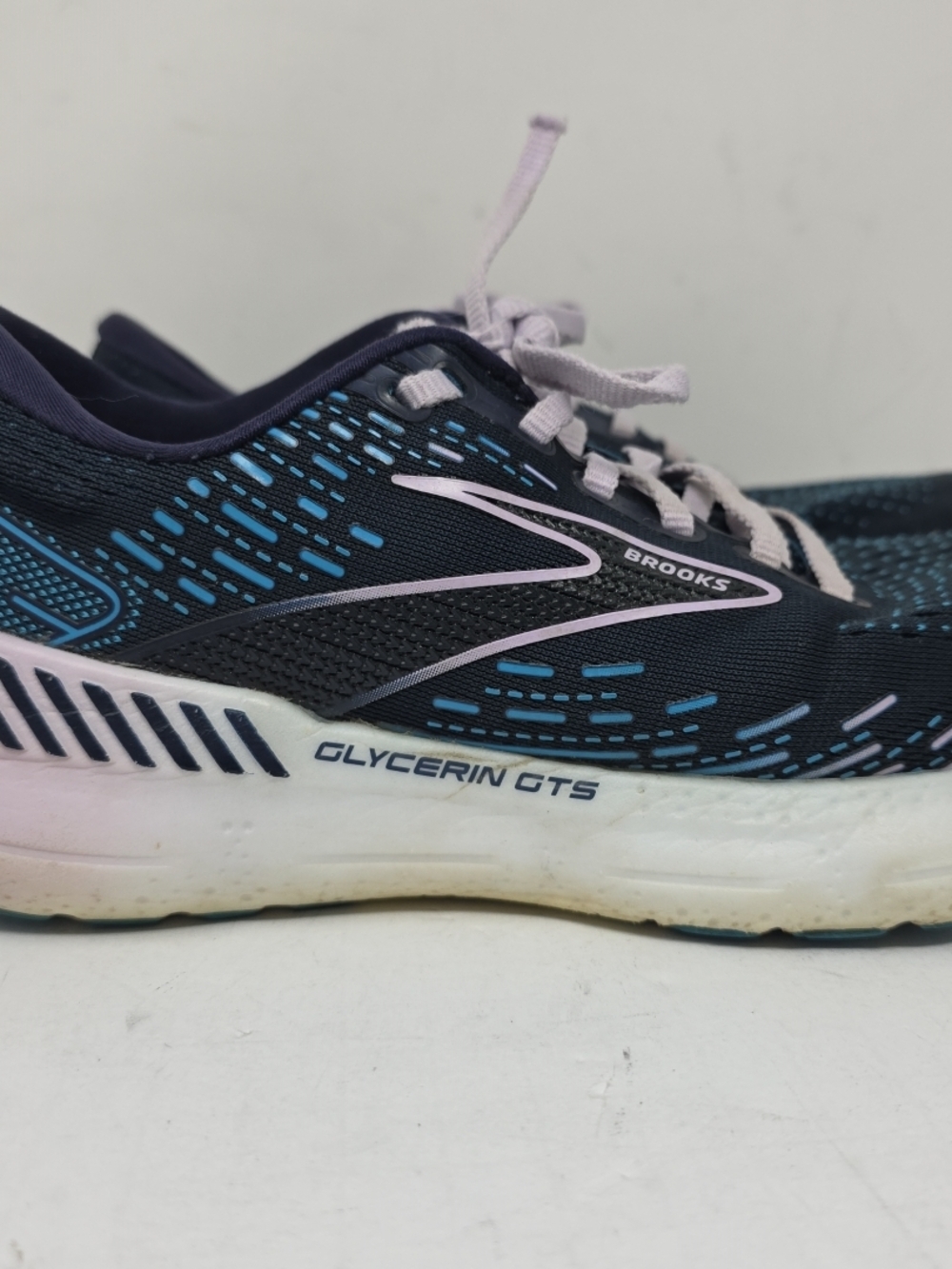 Brooks Women's Glycerin GTS Running Shoe - Navy & Light Pink U.S Sz8.5 EUR 40